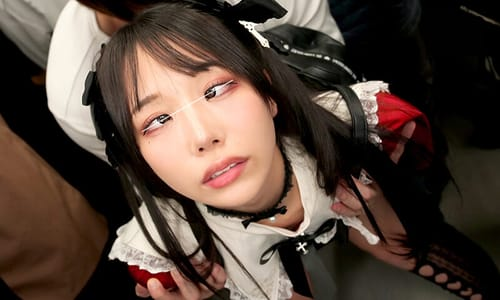 Em sinh viên thời trang bị người lạ cạ bướm trên chuyến tàu về nhà